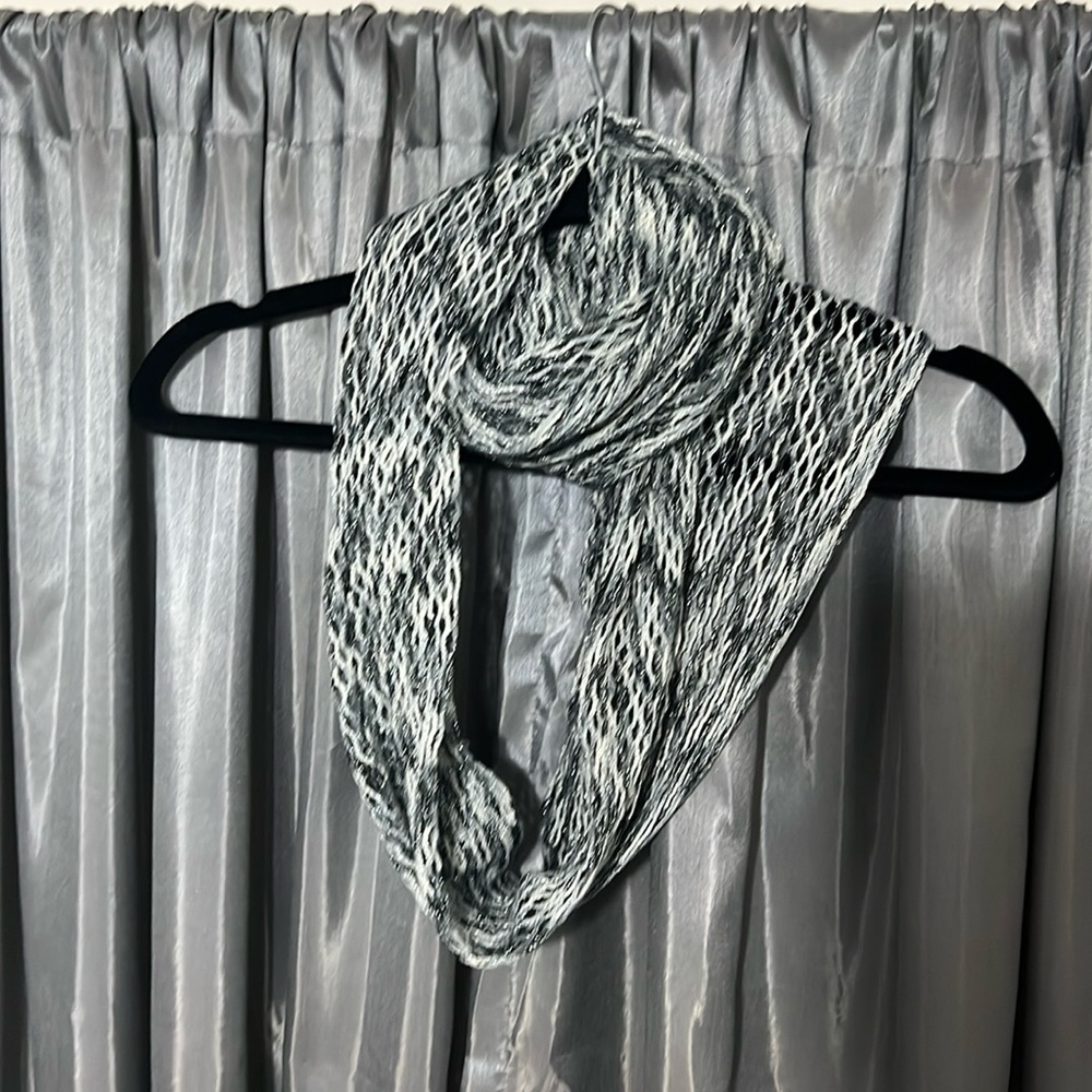 A gray Cejon knitted scarf